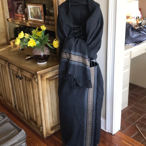 Carlisle wool skirt with matching wool wrap - Picture 2 of 5